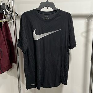 Black men’s Nike tee DRI FIT